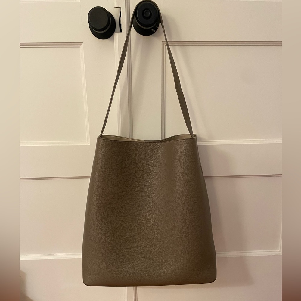 Aesther Ekme Sac Grain Calf bag in Taupe